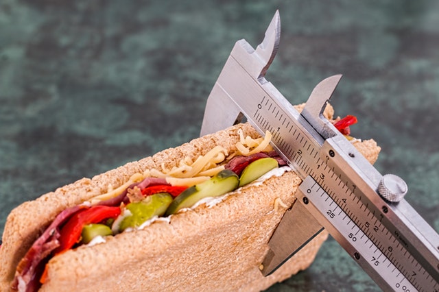 Measuring a sandwich with ruler