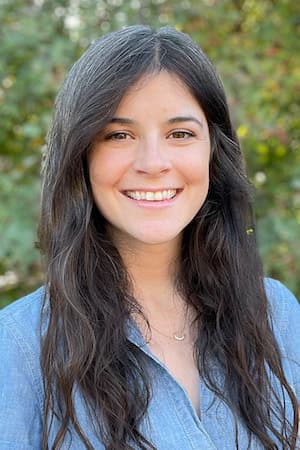 Therapist Whitney Lentz Headshot outdoors